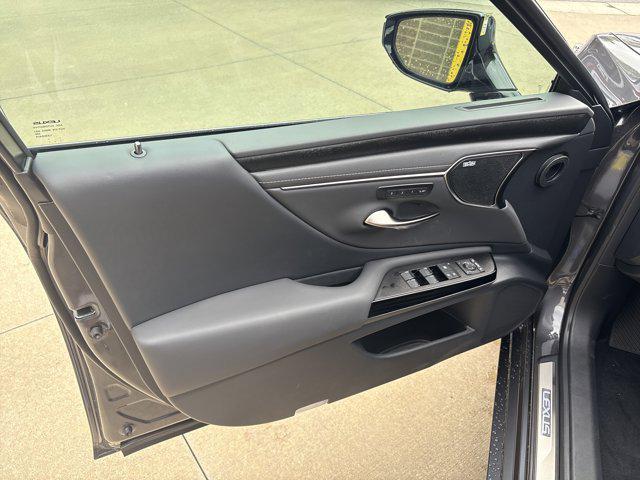 new 2025 Lexus ES 300h car, priced at $54,549