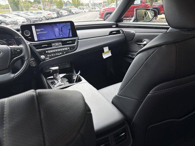 new 2025 Lexus ES 300h car, priced at $54,549