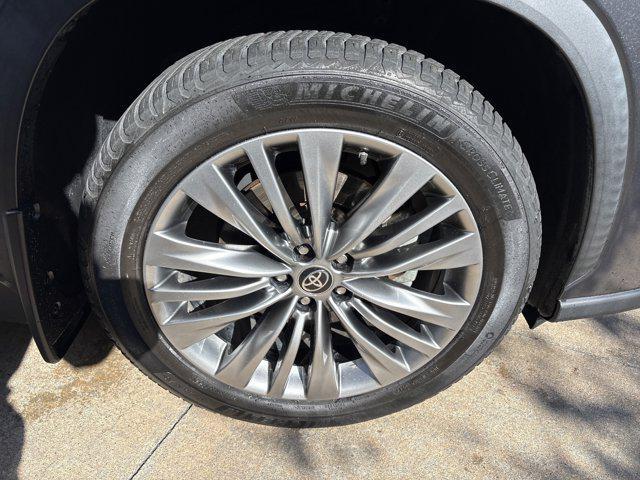 used 2020 Toyota Highlander Hybrid car, priced at $31,604