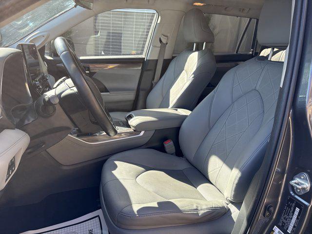 used 2020 Toyota Highlander Hybrid car, priced at $31,604