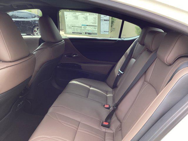 new 2025 Lexus ES 300h car, priced at $50,854