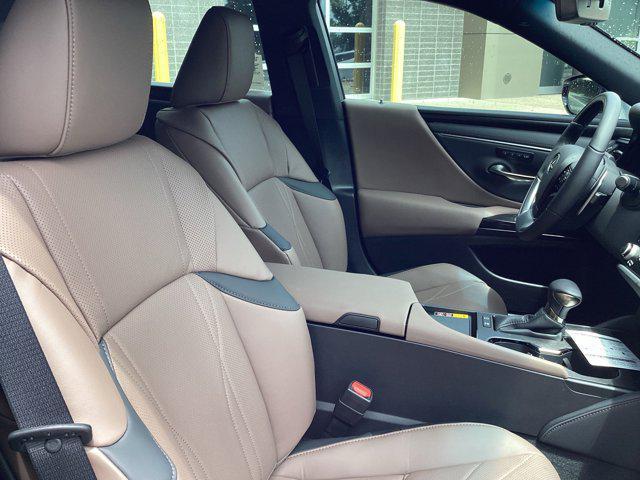 new 2025 Lexus ES 300h car, priced at $50,854