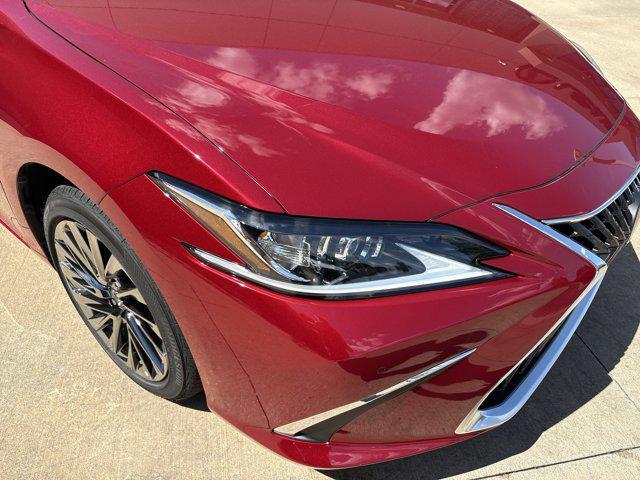 new 2025 Lexus ES 300h car, priced at $50,709