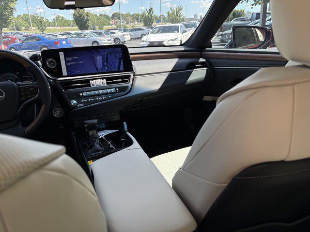new 2025 Lexus ES 300h car, priced at $50,709
