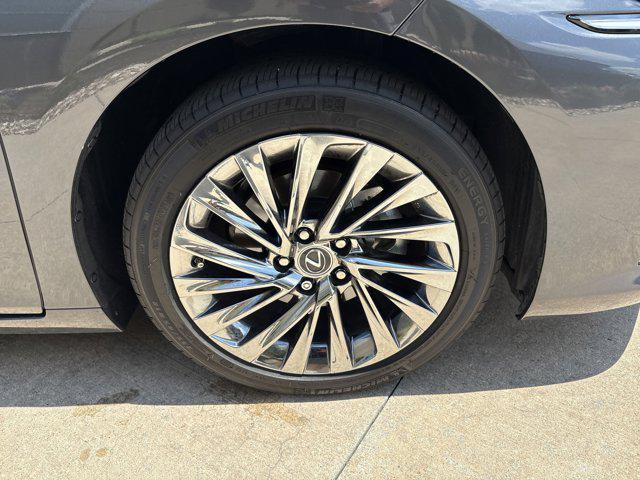 used 2024 Lexus ES 300h car, priced at $52,729