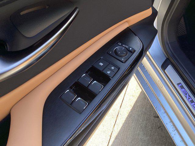 new 2025 Lexus ES 300h car, priced at $50,909
