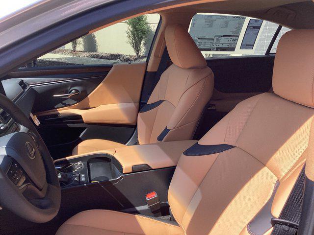 new 2025 Lexus ES 300h car, priced at $50,909