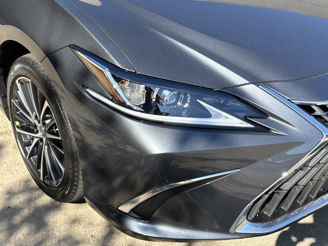 new 2025 Lexus ES 300h car, priced at $48,385