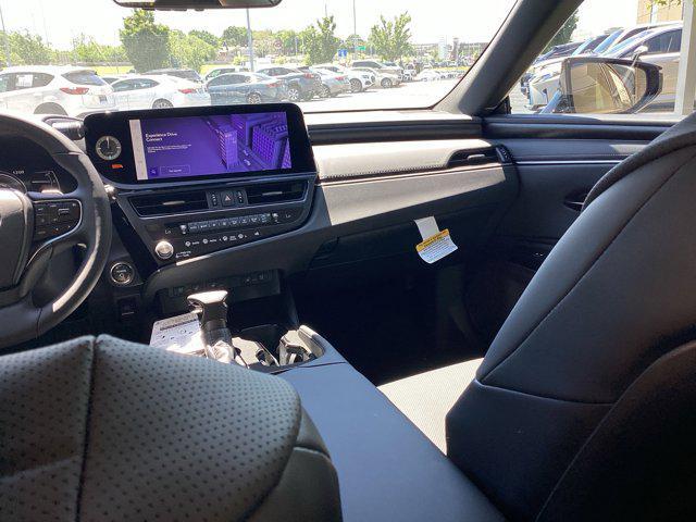 new 2025 Lexus ES 300h car, priced at $52,934