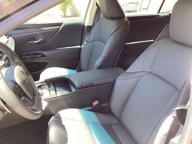 new 2025 Lexus ES 300h car, priced at $52,934