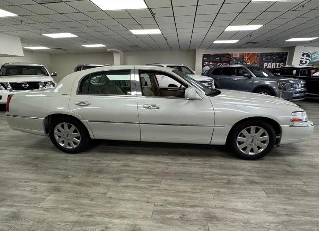 used 2007 Lincoln Town Car car, priced at $11,950