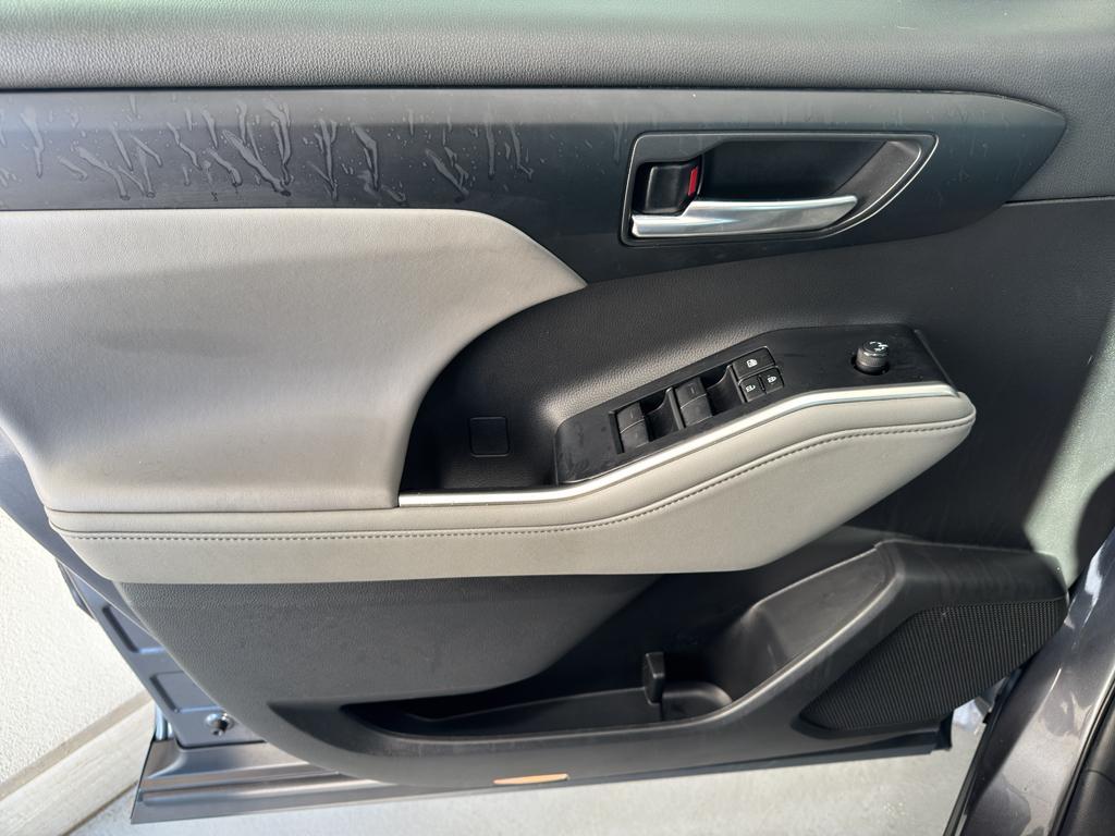 used 2023 Toyota Highlander car, priced at $41,528