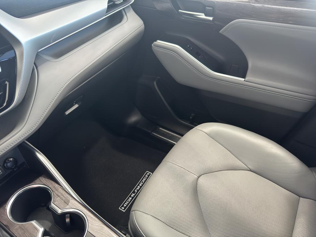 used 2021 Toyota Highlander car, priced at $38,747