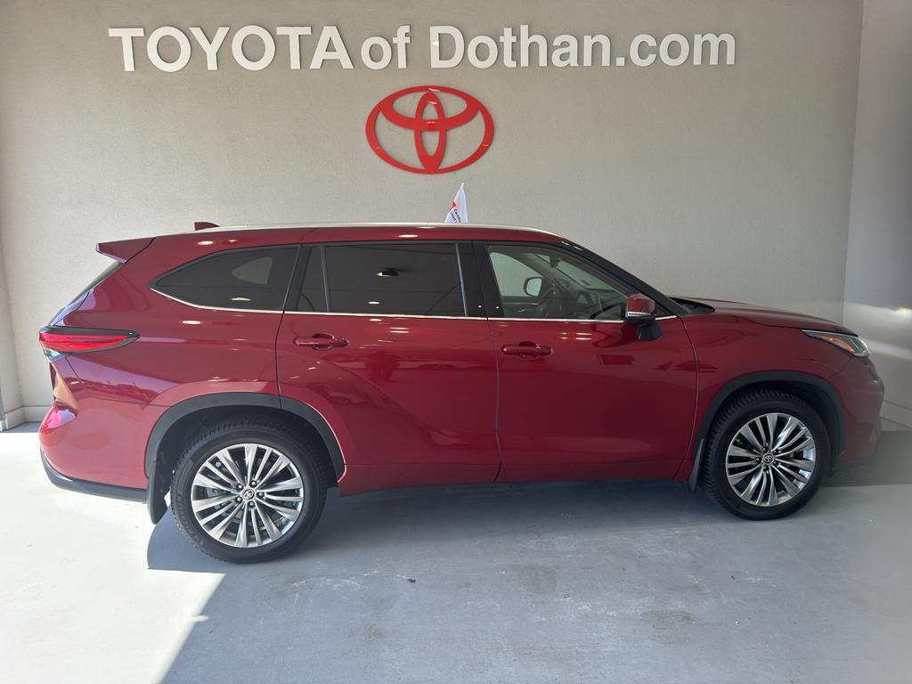 used 2021 Toyota Highlander car, priced at $38,747
