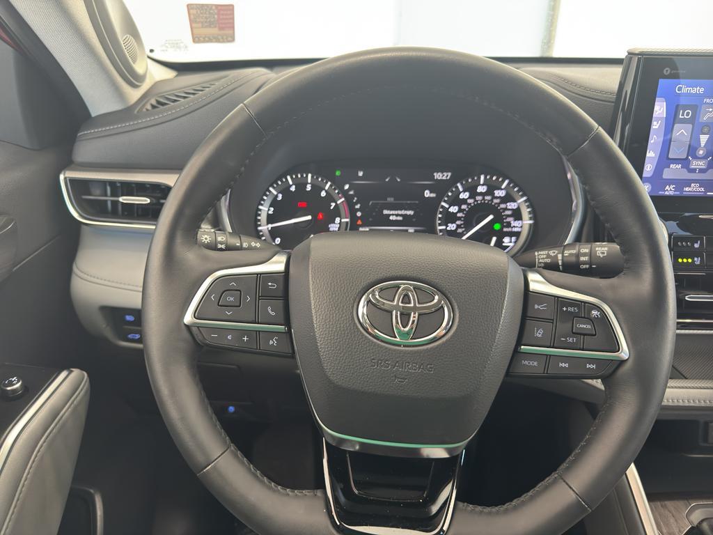 used 2021 Toyota Highlander car, priced at $38,747
