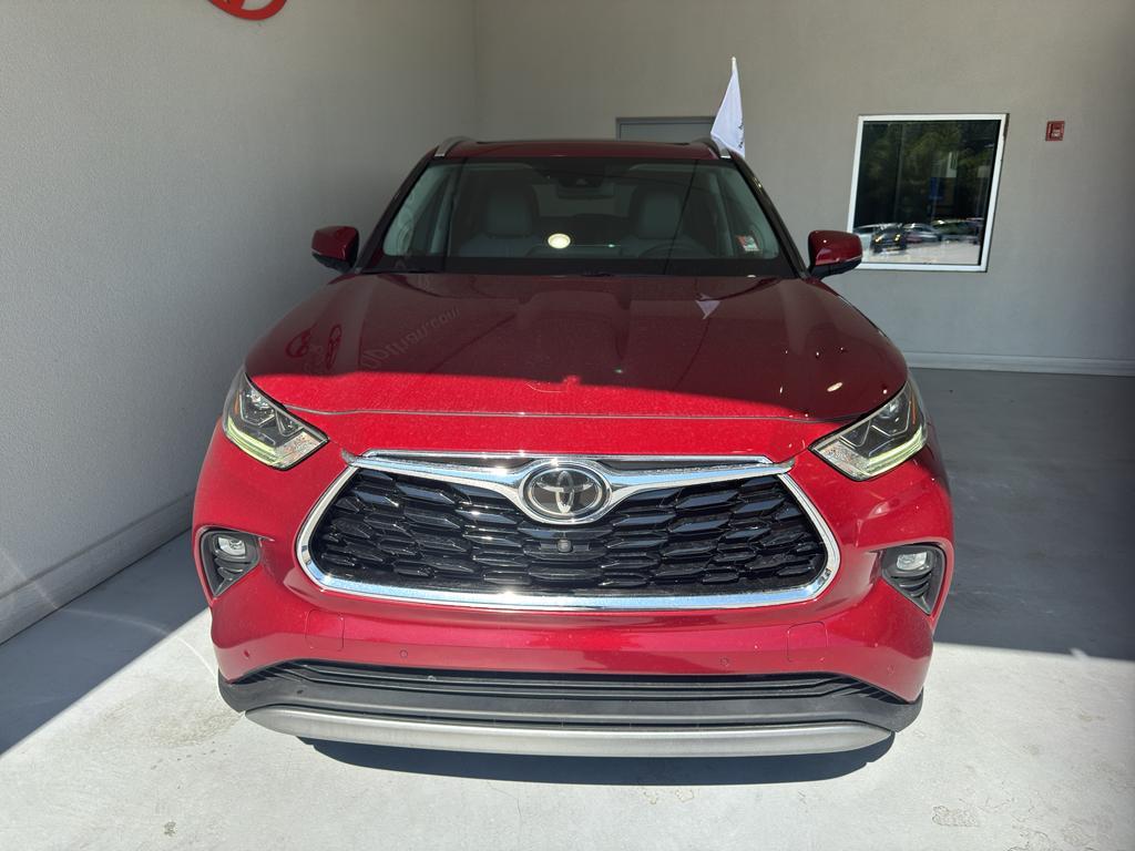 used 2021 Toyota Highlander car, priced at $38,747