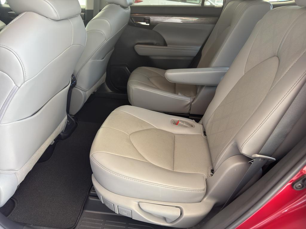 used 2021 Toyota Highlander car, priced at $38,747