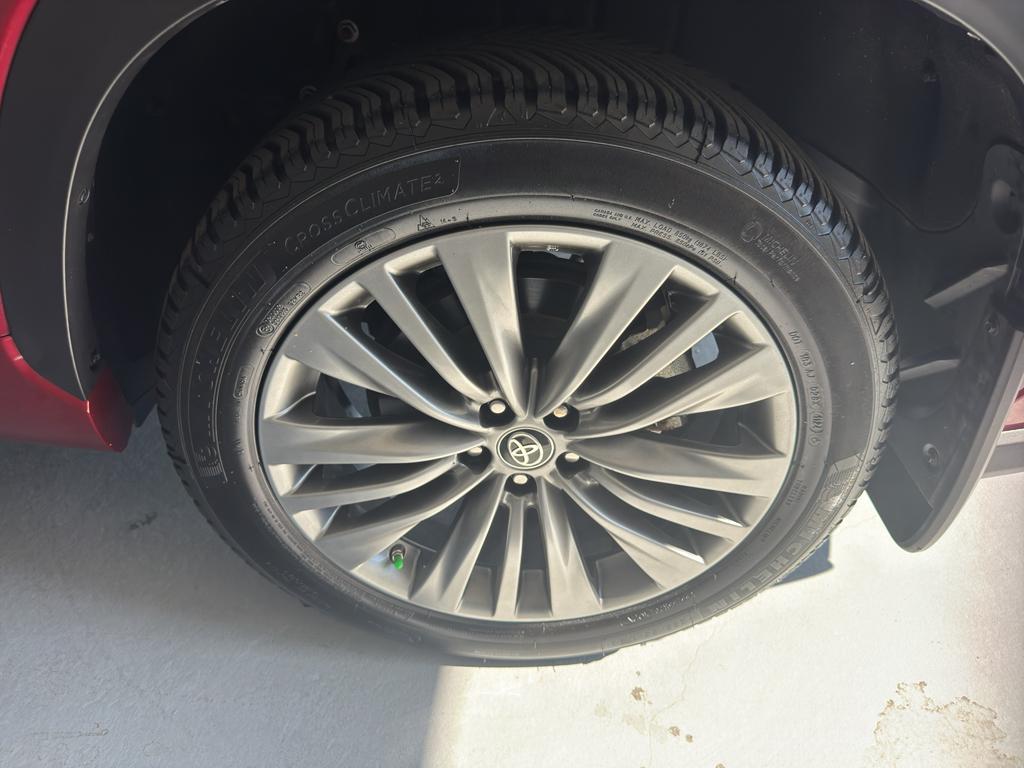 used 2021 Toyota Highlander car, priced at $38,747