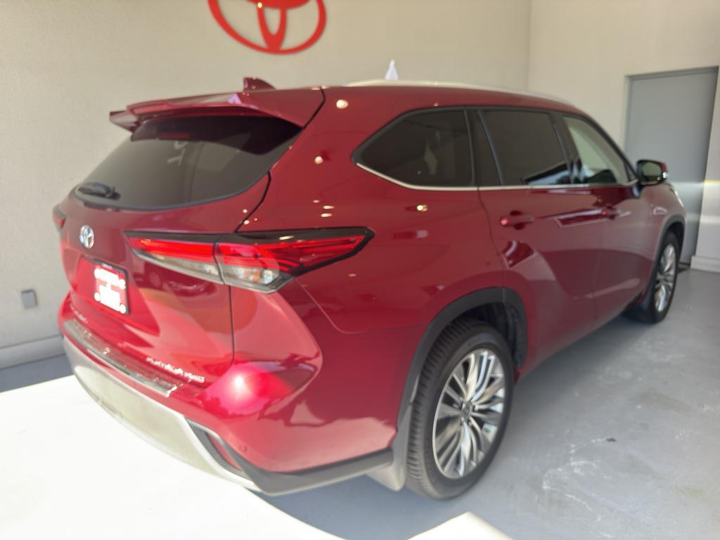 used 2021 Toyota Highlander car, priced at $38,747