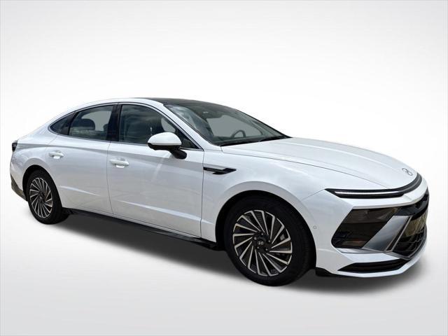 used 2025 Hyundai Sonata Hybrid car, priced at $34,200