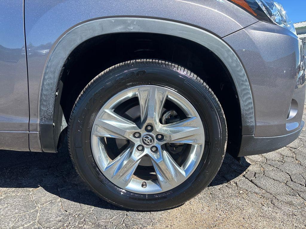 used 2019 Toyota Highlander car, priced at $24,800