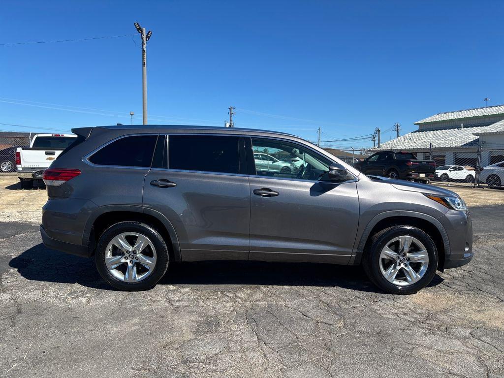 used 2019 Toyota Highlander car, priced at $24,800