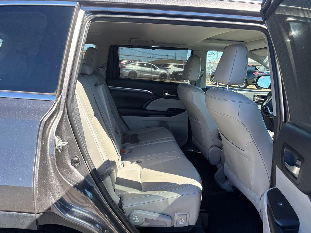 used 2019 Toyota Highlander car, priced at $24,800