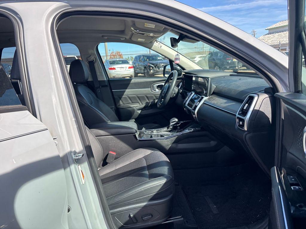 used 2023 Kia Sorento car, priced at $28,000