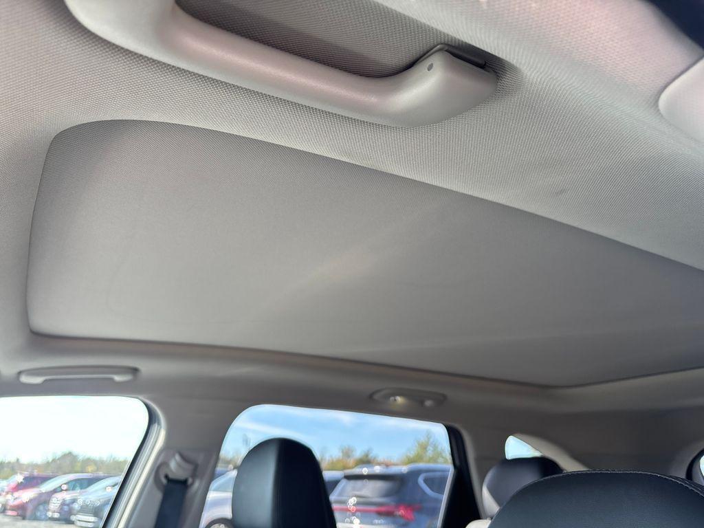 used 2023 Kia Sorento car, priced at $28,000