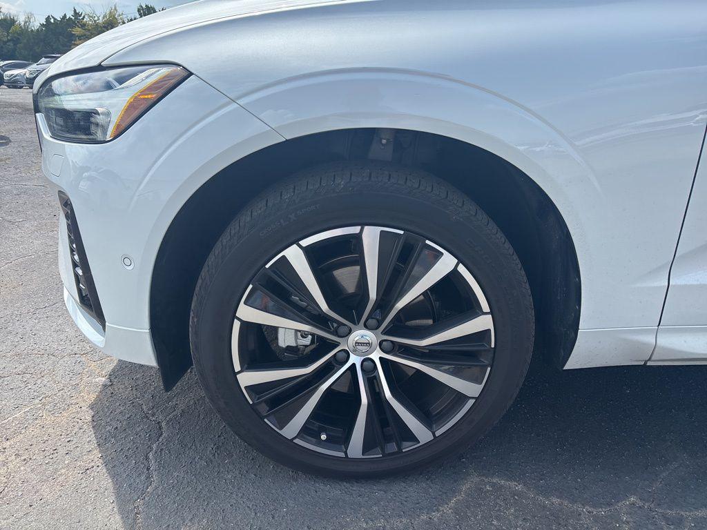 used 2023 Volvo XC60 car, priced at $31,900