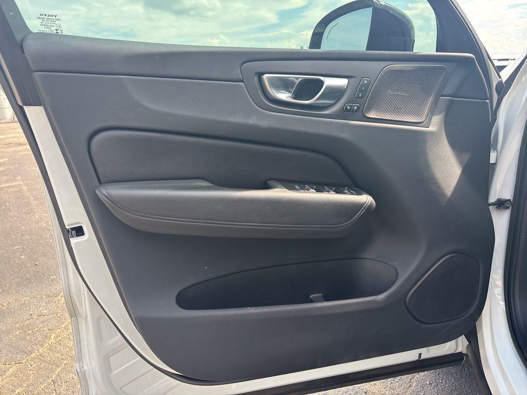 used 2023 Volvo XC60 car, priced at $31,900