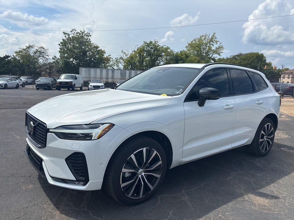 used 2023 Volvo XC60 car, priced at $31,900