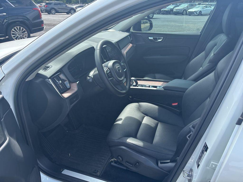 used 2023 Volvo XC60 car, priced at $31,900