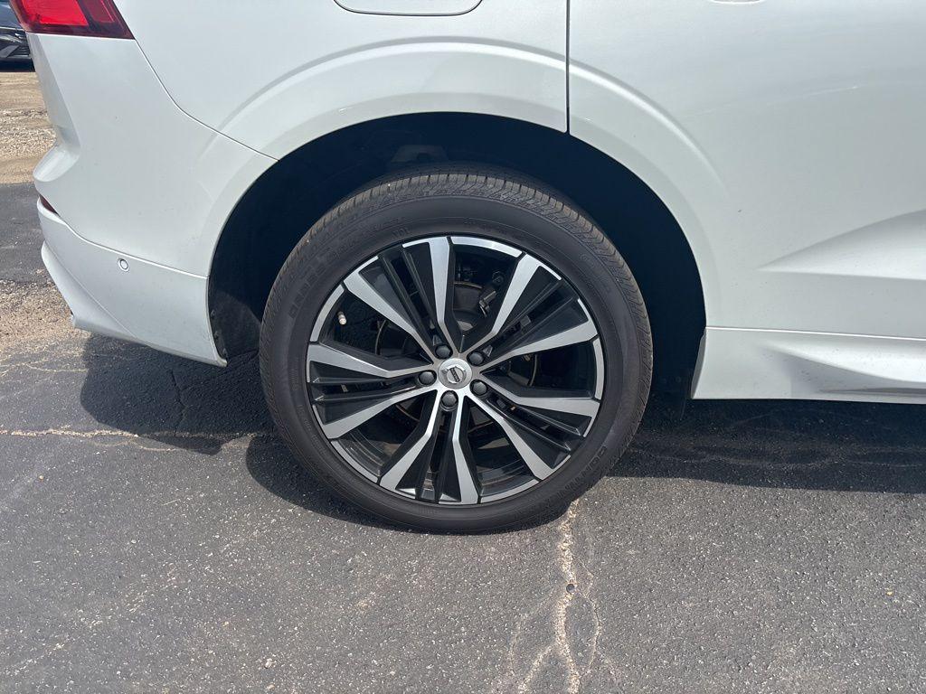 used 2023 Volvo XC60 car, priced at $31,900