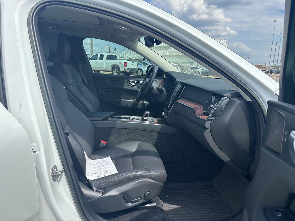 used 2023 Volvo XC60 car, priced at $31,900