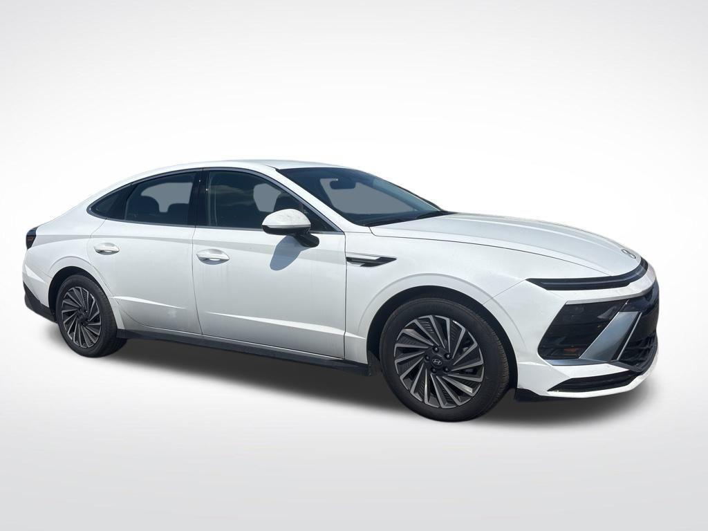 used 2025 Hyundai Sonata Hybrid car, priced at $24,400