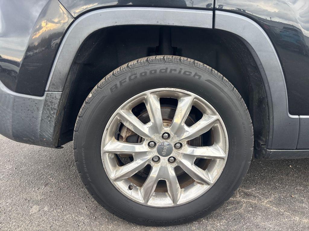 used 2014 Jeep Cherokee car, priced at $9,000