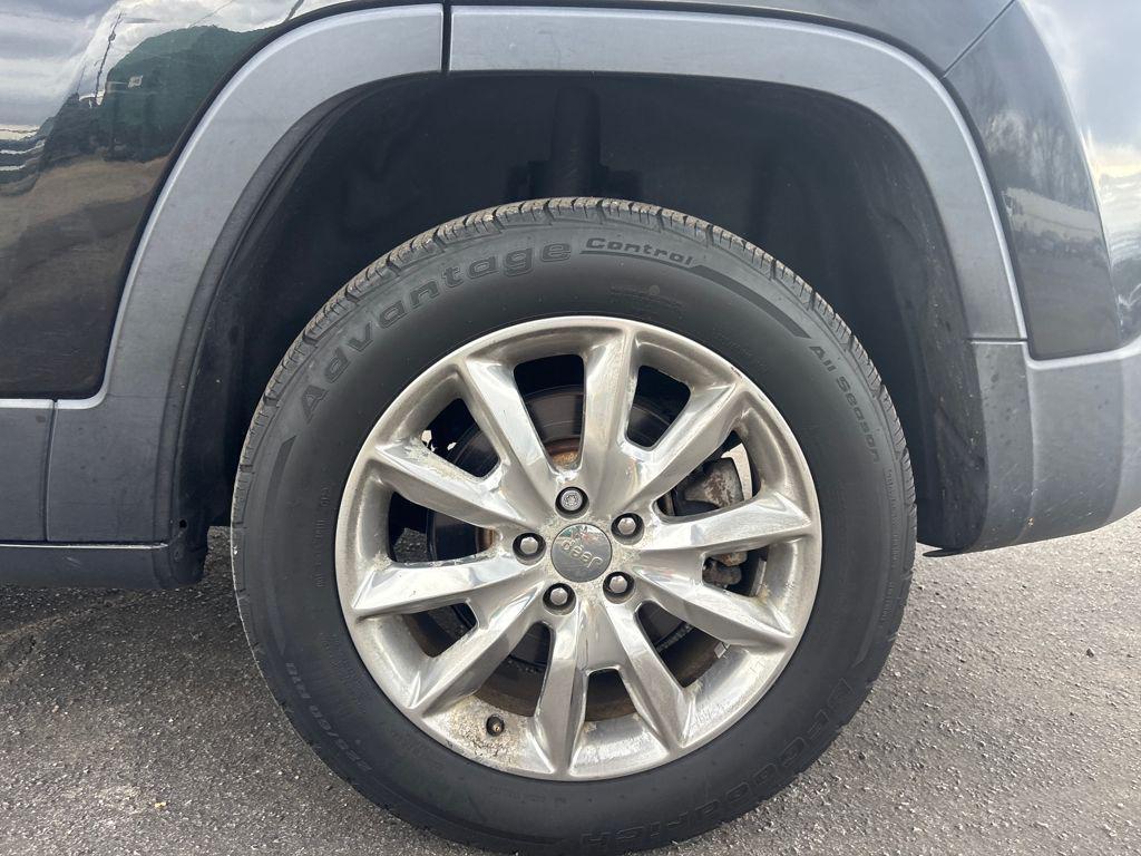 used 2014 Jeep Cherokee car, priced at $9,000