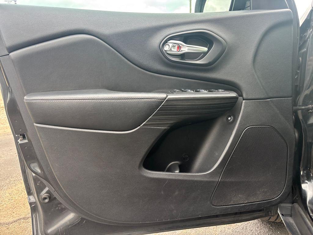 used 2014 Jeep Cherokee car, priced at $9,000