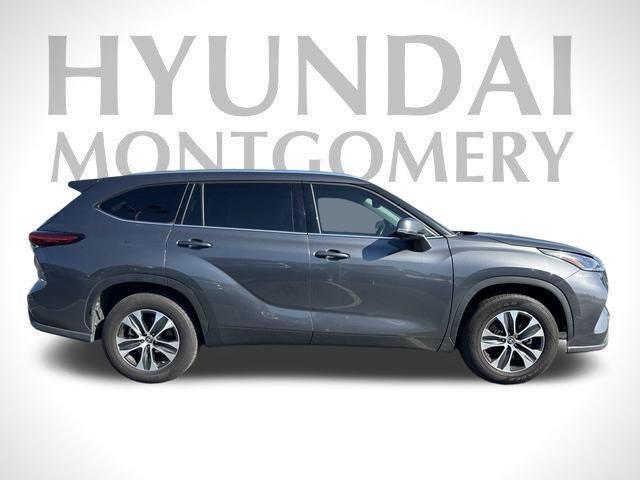 used 2021 Toyota Highlander car, priced at $30,000