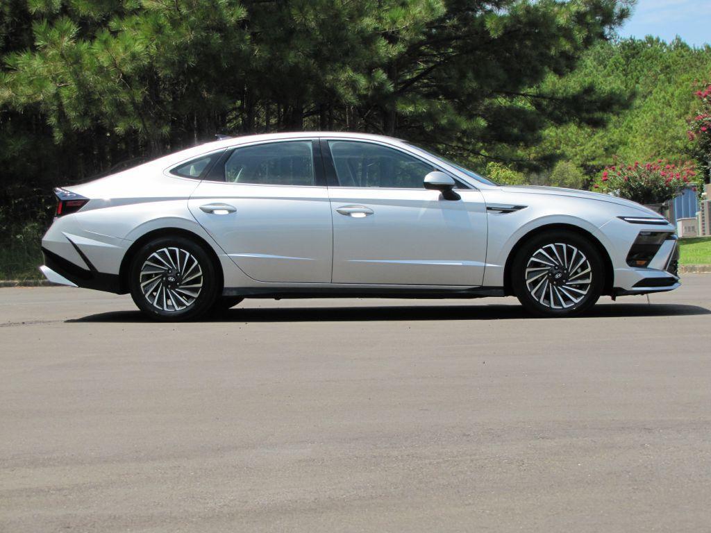 used 2024 Hyundai Sonata Hybrid car, priced at $25,965