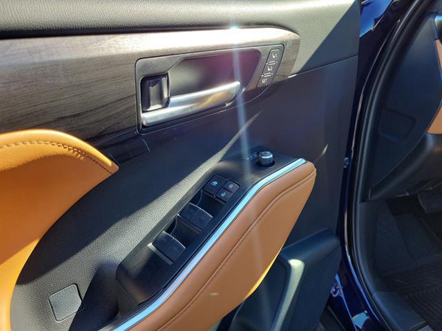 new 2026 Toyota Highlander car, priced at $53,701