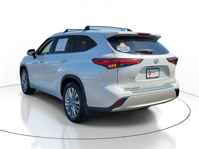 used 2023 Toyota Highlander car, priced at $45,997
