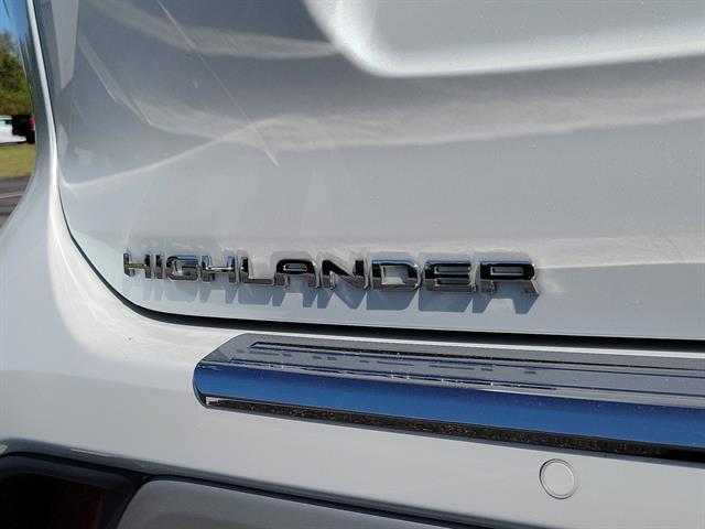 used 2023 Toyota Highlander car, priced at $45,997