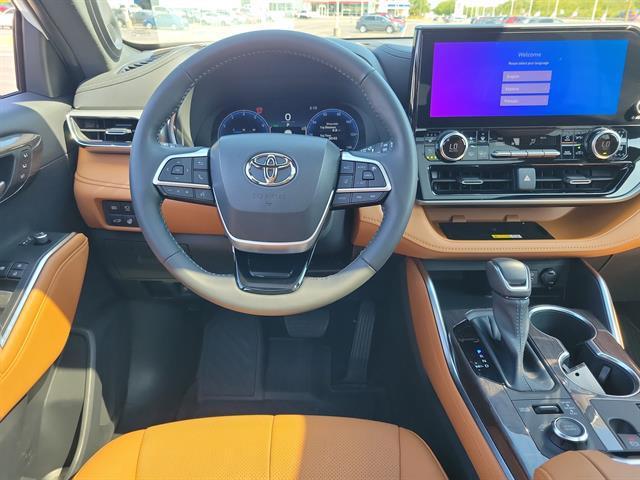 used 2023 Toyota Highlander car, priced at $45,997