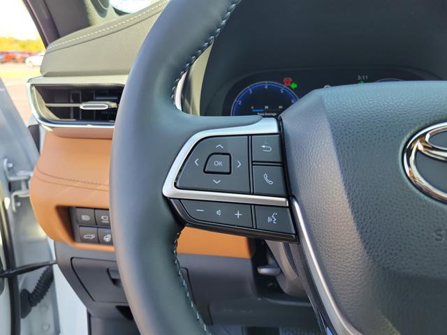 used 2023 Toyota Highlander car, priced at $45,997
