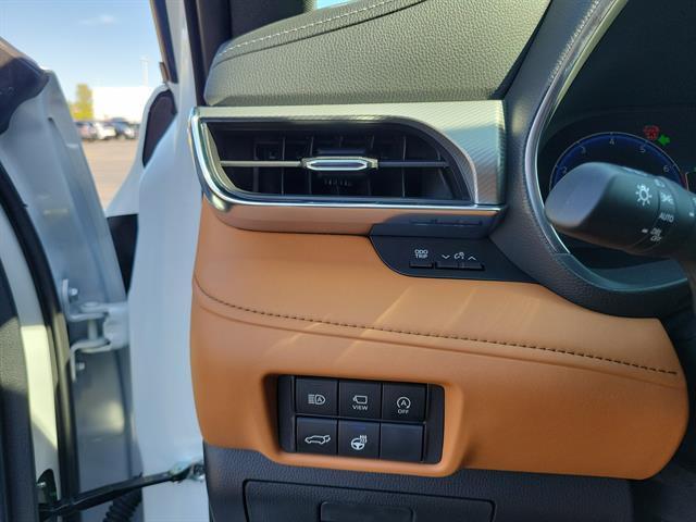 used 2023 Toyota Highlander car, priced at $45,997