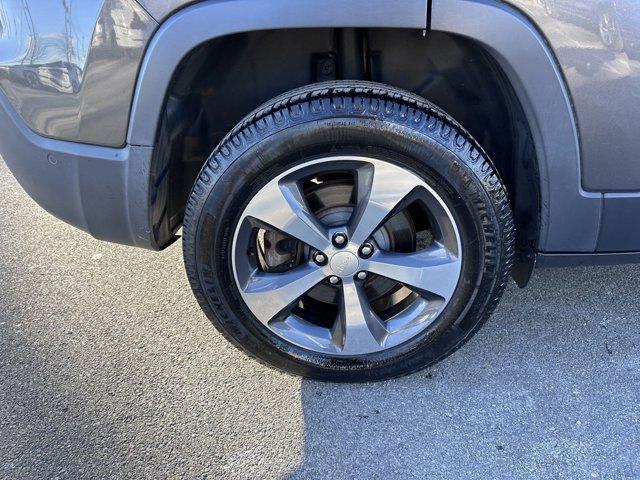 used 2019 Jeep Cherokee car, priced at $16,495