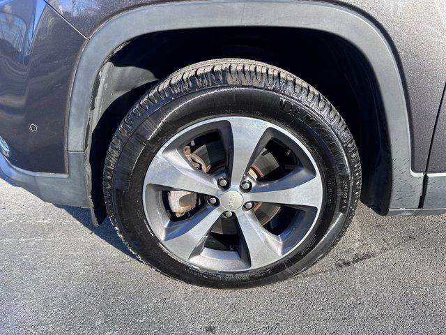 used 2019 Jeep Cherokee car, priced at $16,495