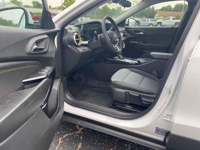 new 2025 Chevrolet Trax car, priced at $24,930